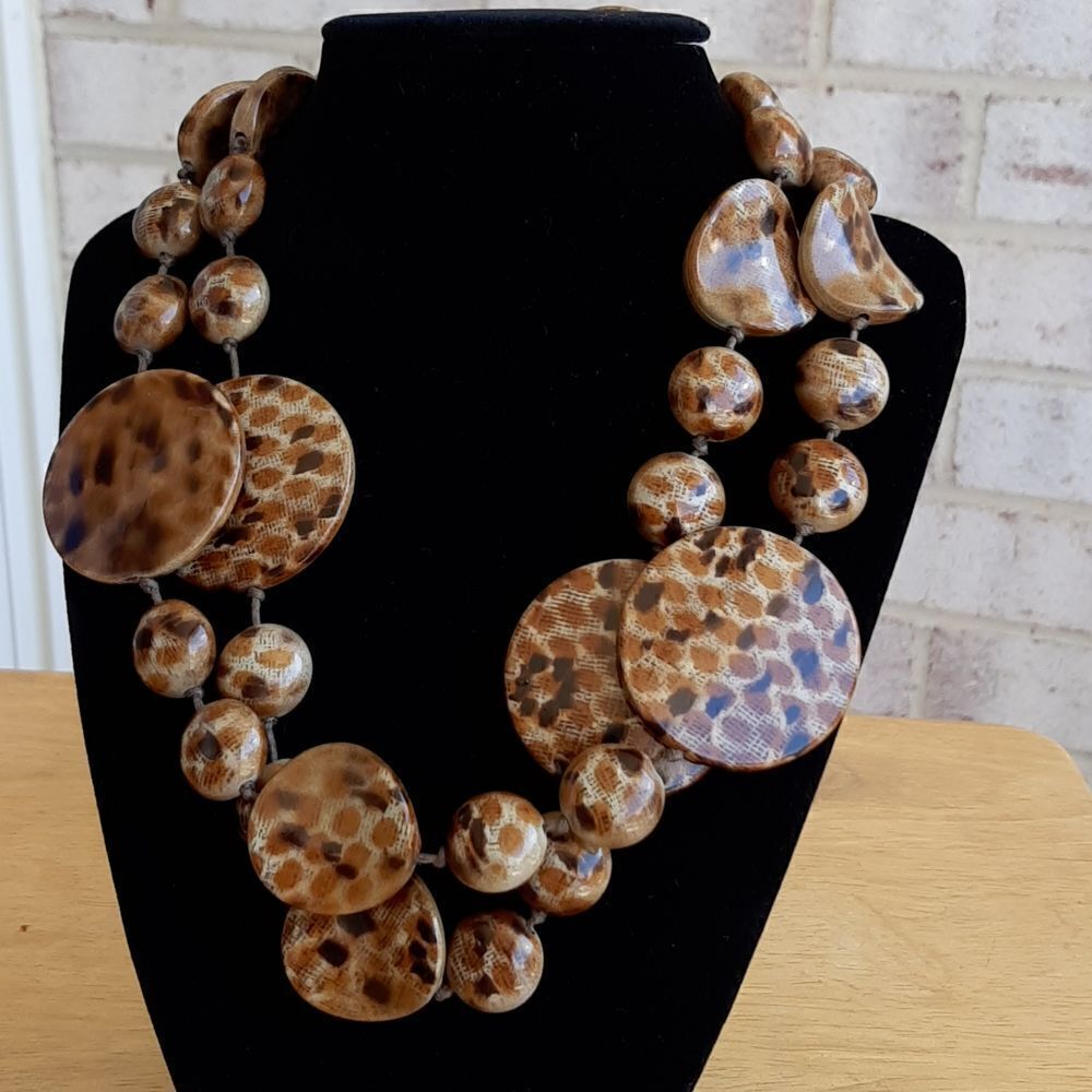 Long brown necklace
